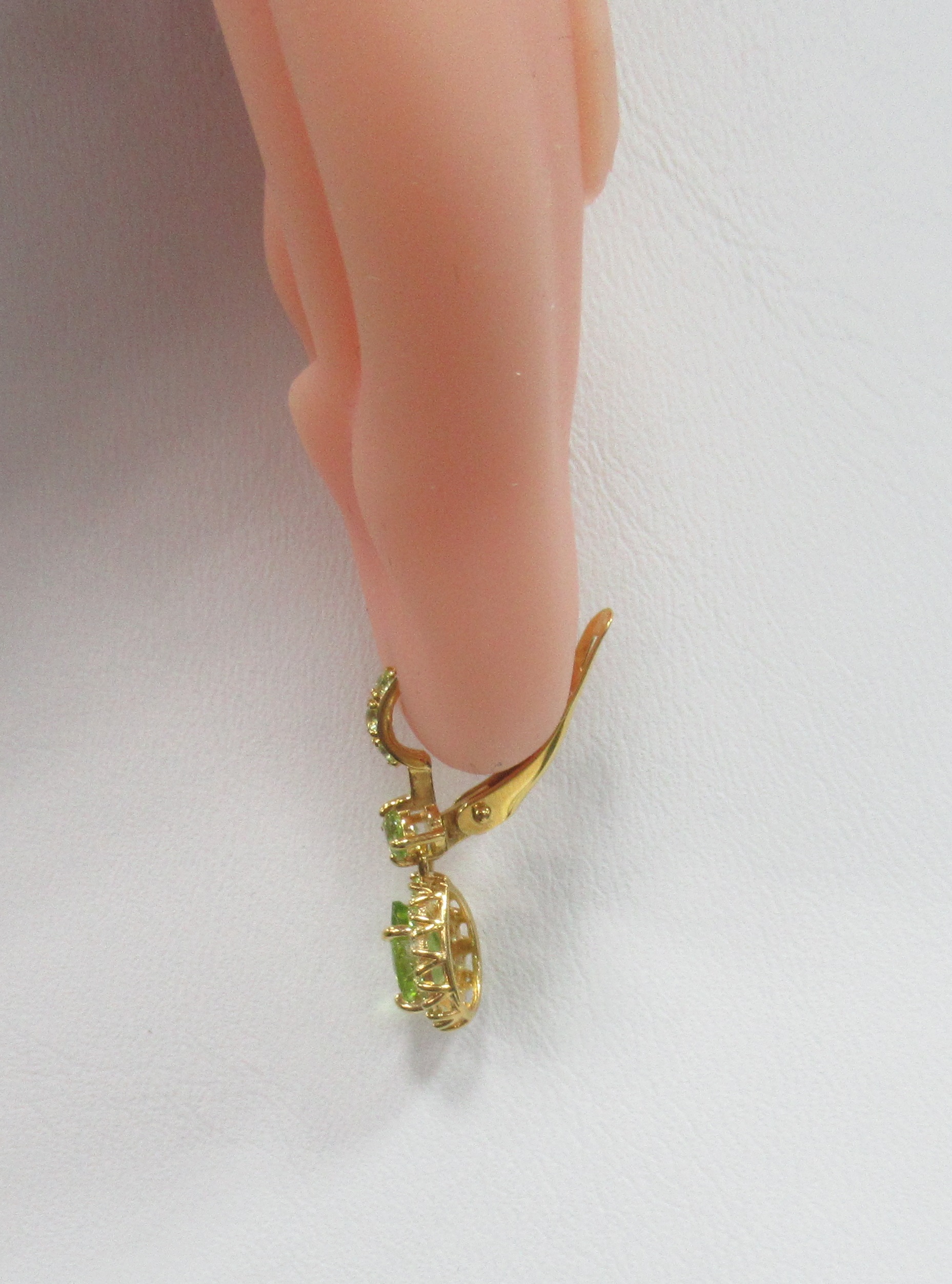 Серебряные серьги с хризолитами